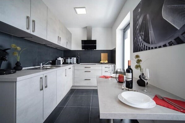 Private kitchen - Blauer Stein Apartments WH3 (Pulheim)