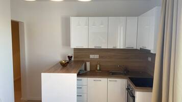 Geladeira, fogão, cooktop, lava-louças