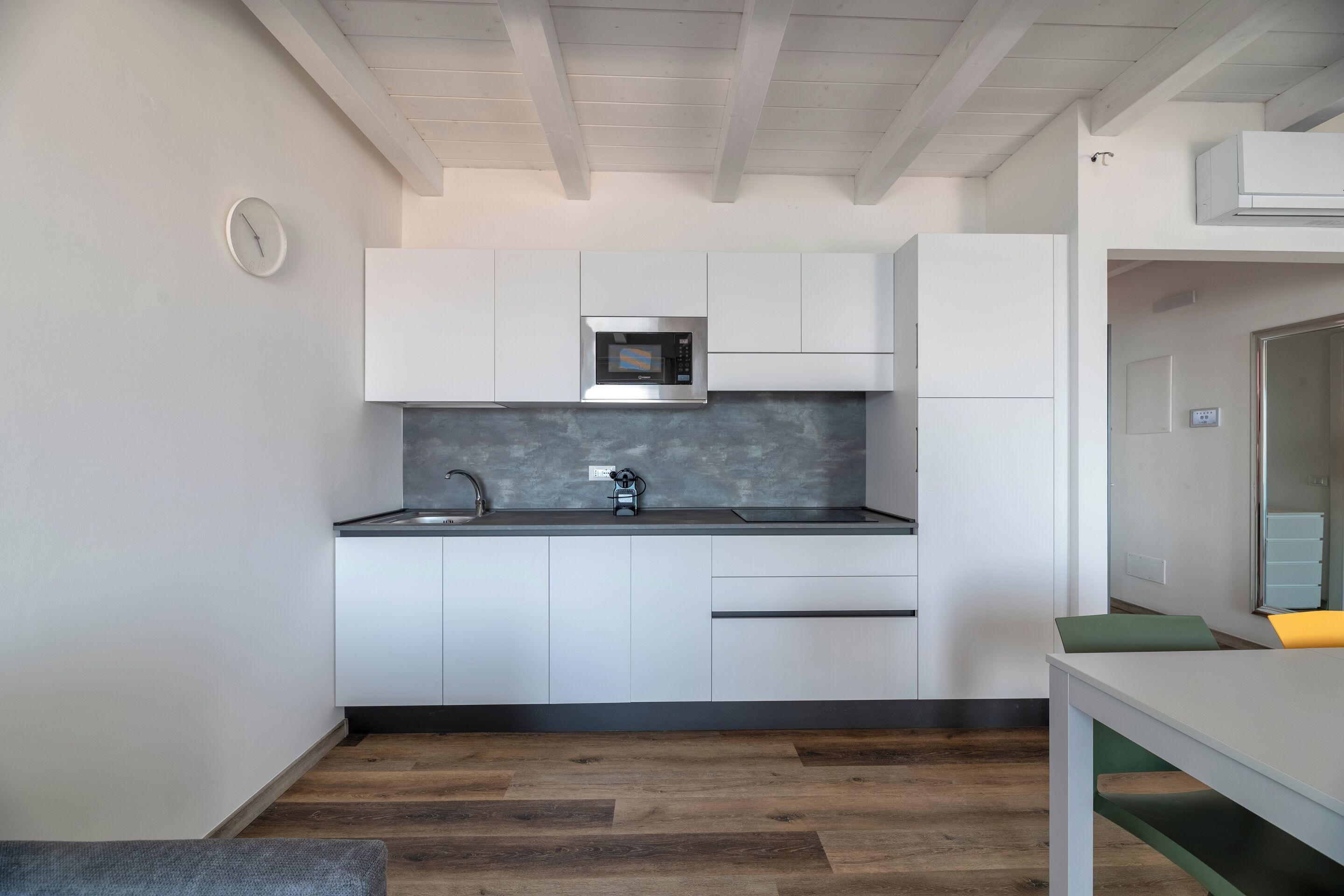 Monolocale | Cucina privata | Frigorifero, microonde, forno, piano cottura