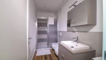 Studio | Bathroom | Towels