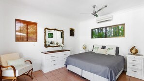 4 bedrooms, iron/ironing board, free WiFi, bed sheets - 51 Reef Street | Port Douglas (PORT DOUGLAS)