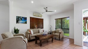 TV - 51 Reef Street | Port Douglas (PORT DOUGLAS)