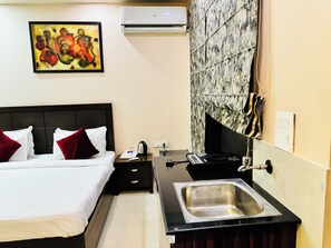 Deluxe kamer | Lakens van Egyptisch katoen, luxe beddengoed, een kluis op de kamer