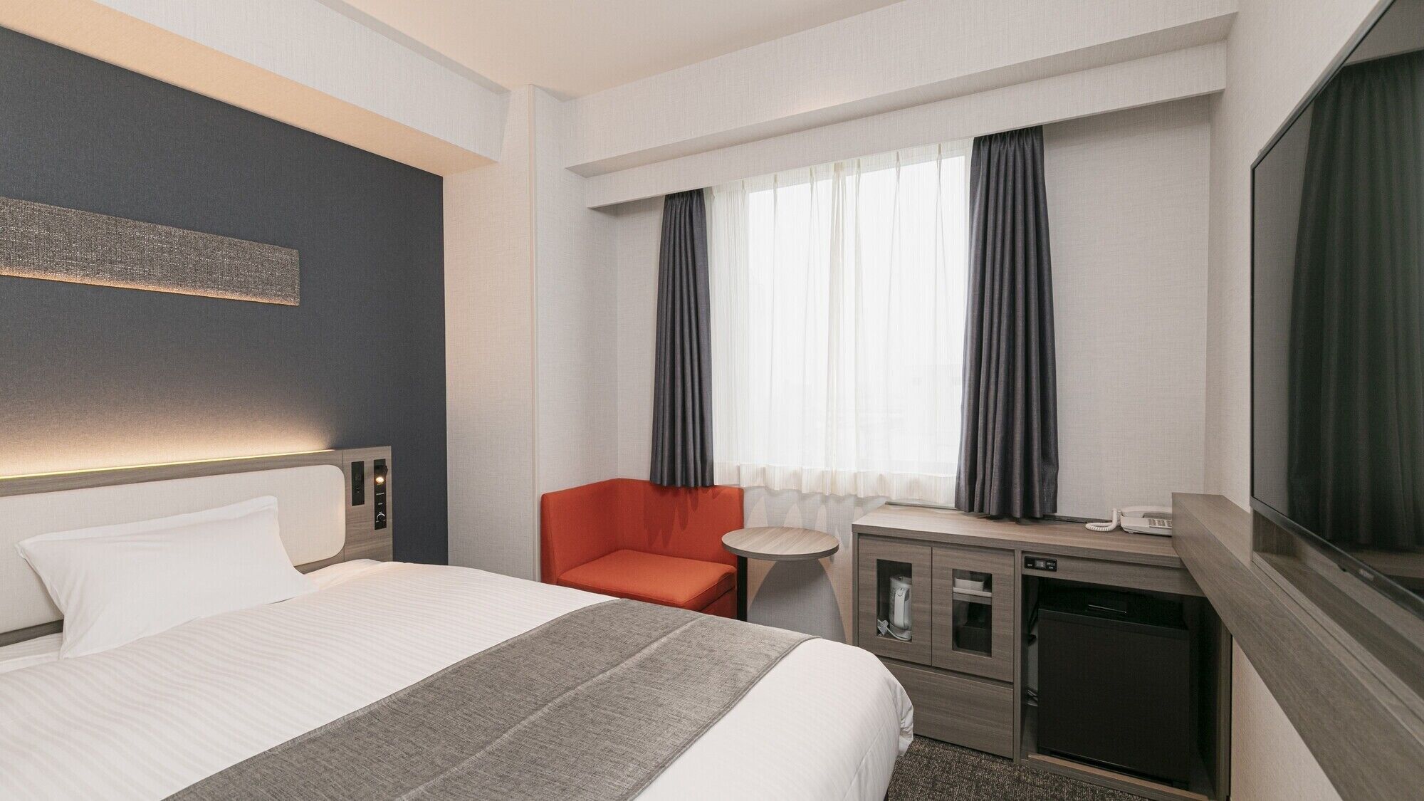 In-room safe, desk, laptop workspace, blackout curtains