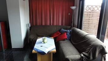 Fernseher, Kamin, DVD-Player