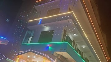 Mặt tiền nơi lưu trú