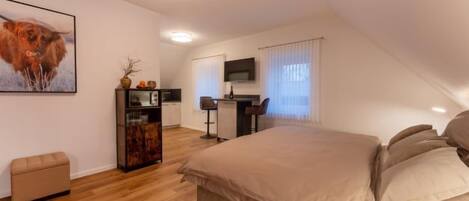 1 bedroom, iron/ironing board, internet, bed sheets