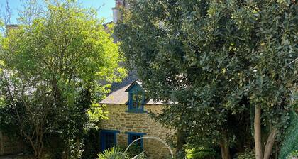 Appartement Centre Ville D'auray Avec Grande Terrasse et Jardin Privatif