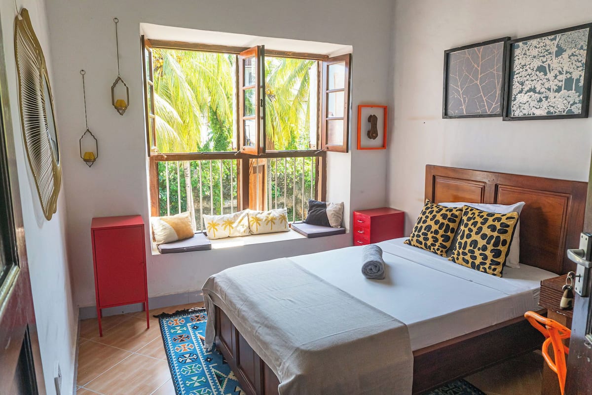 Comfort Single Room | Individually decorated, individually furnished, bed sheets