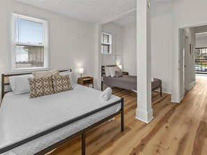 5 habitaciones, tabla de planchar con plancha, wifi y ropa de cama 