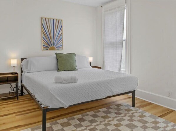 5 bedrooms, iron/ironing board, WiFi, bed sheets - Lux 5 Bedroom Children’s Museum (Indianapolis)