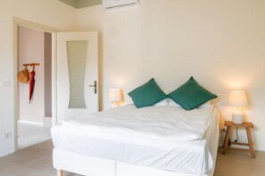 5 chambres, fer et planche à repasser, Wi-Fi, draps fournis
