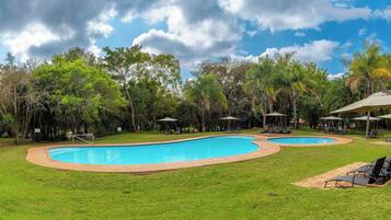 3 outdoor pools, pool umbrellas, sun loungers