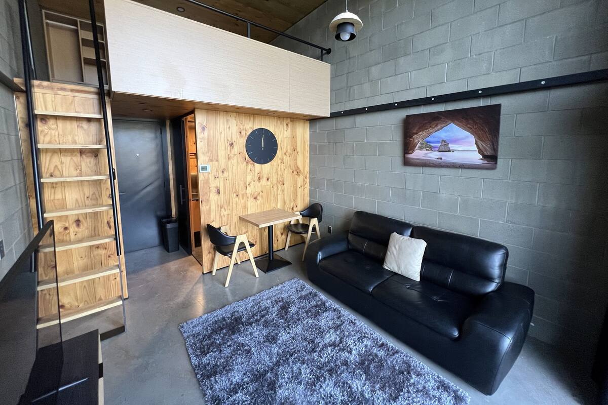 Loft luxo, vista para o lago | Área de estar