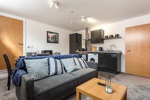 Televisión y oficina 