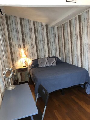 2 chambres, fer et planche à repasser, Wi-Fi, draps fournis