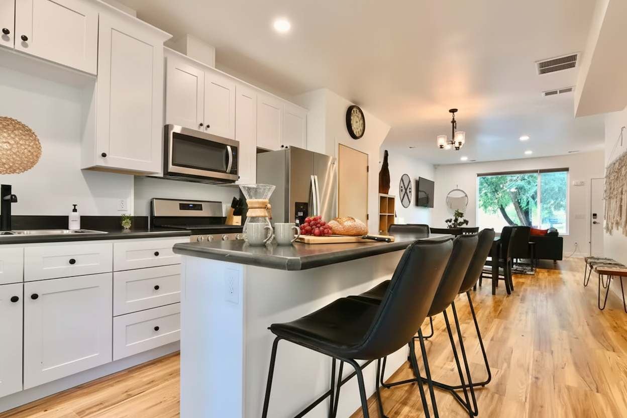 Geladeira, micro-ondas, fogão, cooktop