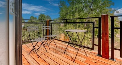 Sheridan Getaway: Chic 3BR Suite, Prime Location
