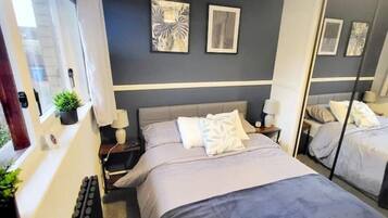 2 Schlafzimmer, Bügeleisen/Bügelbrett, Reisekinderbett, kostenloses WLAN