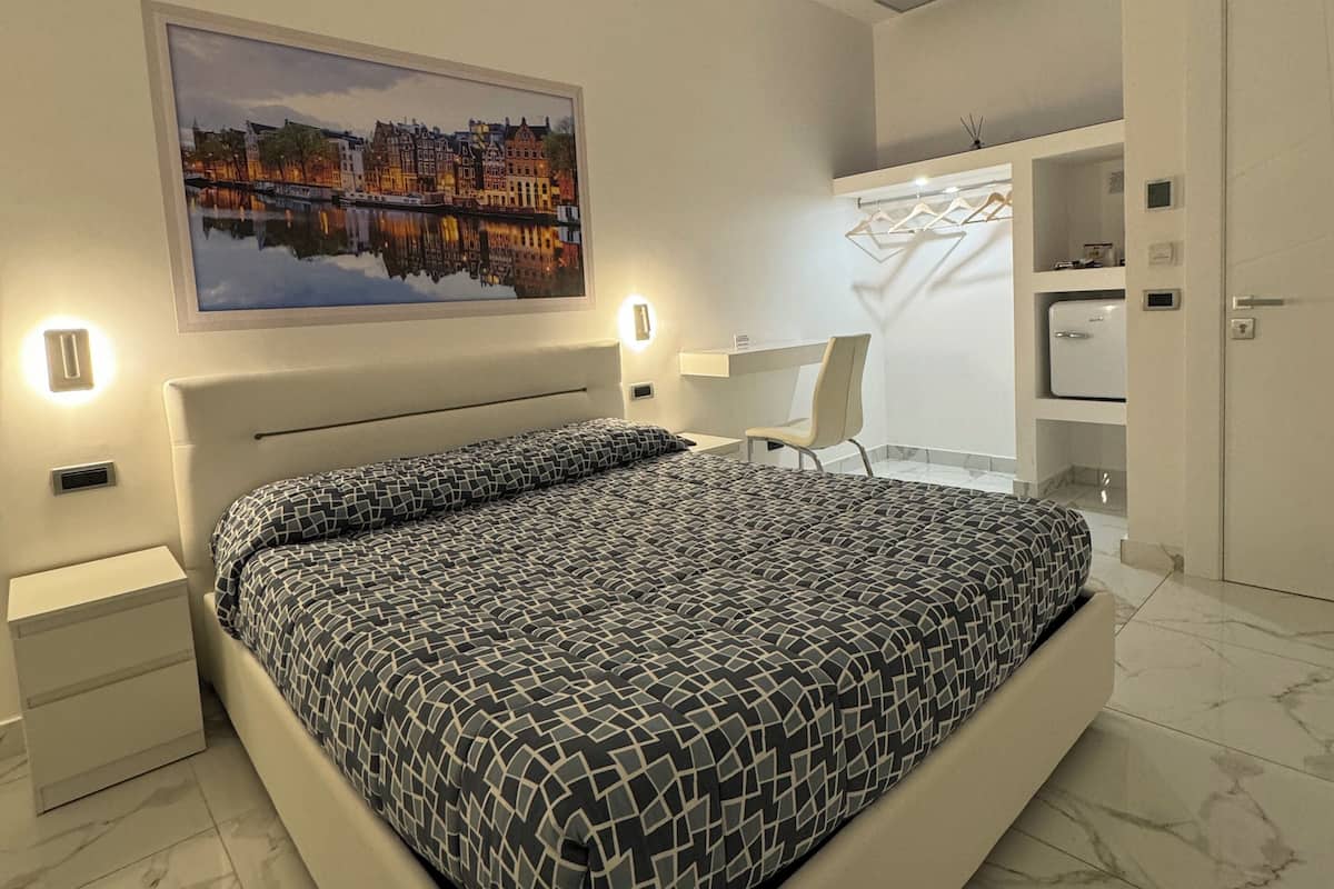 Amsterdam Room | Hochwertige Bettwaren, Daunenbettdecken, Minibar, kostenloses WLAN