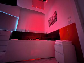 Paris Room | 高級寢具、羽絨被、迷你吧、免費無線上網
