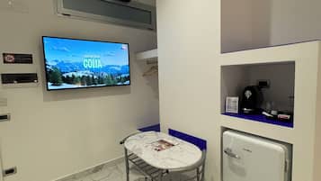 Mykonos room | Ropa de cama de alta calidad, edredón, minibar y wifi gratis