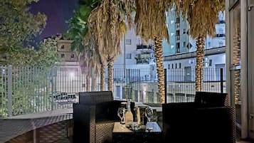 Paris Room | Terrace/patio