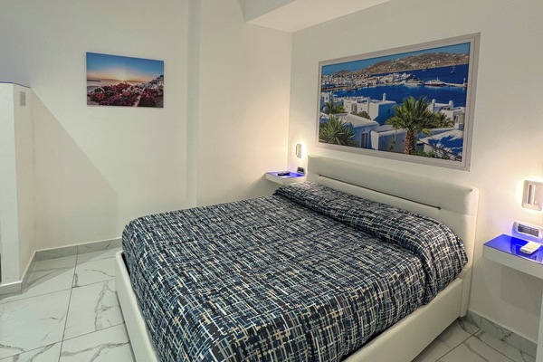 Premium bedding, down duvets, minibar, free WiFi