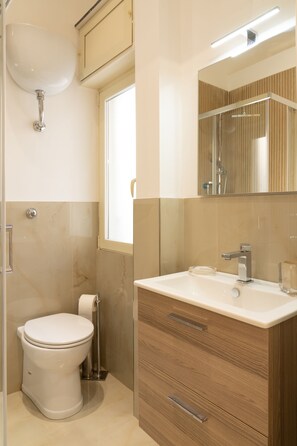 Handtücher, Seife, Toilettenpapier