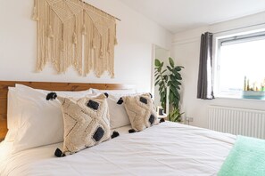 1 slaapkamer, een strijkplank/strijkijzer, wifi, beddengoed