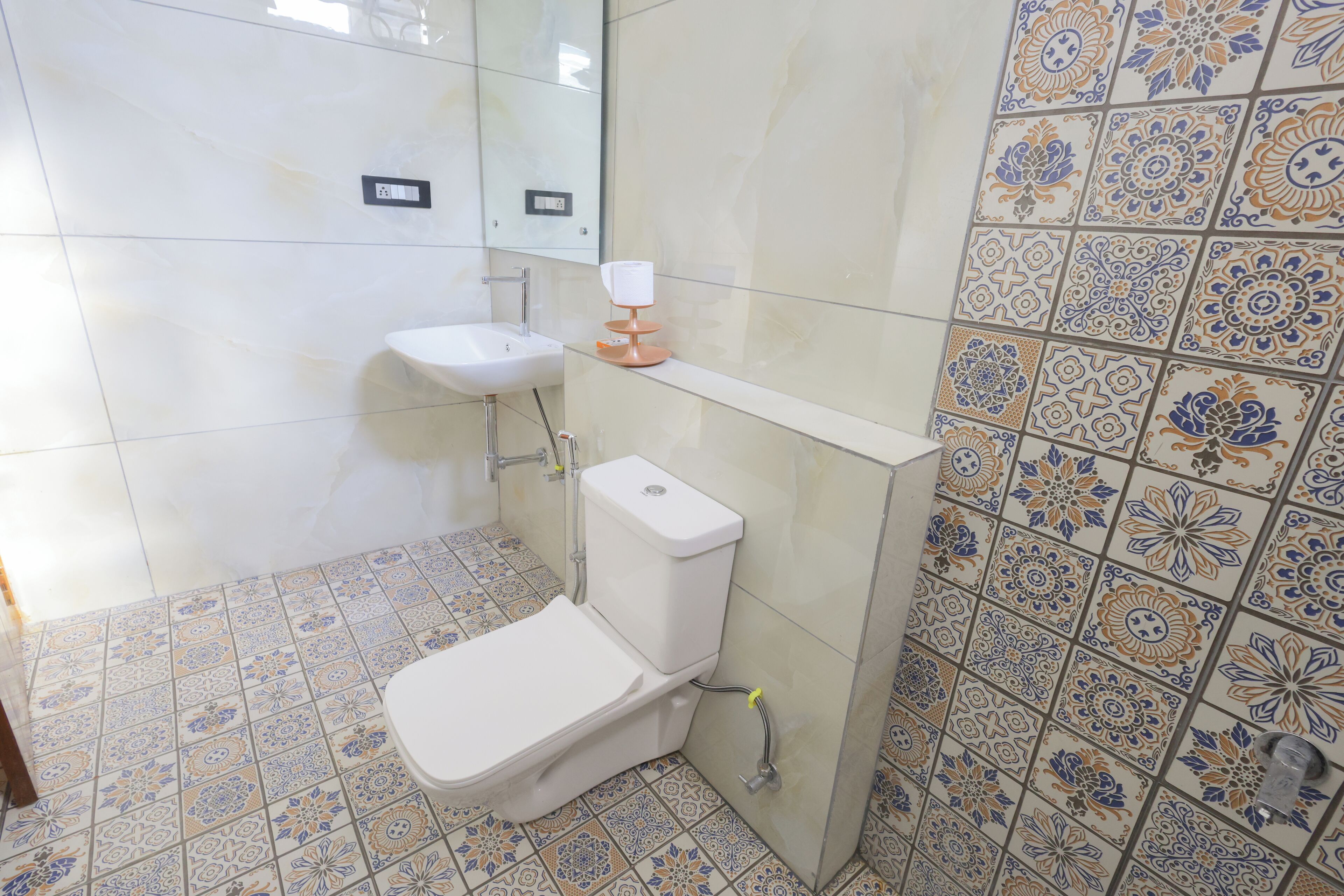 Deluxe Room, Sea View | Bathroom | Free toiletries, bathrobes