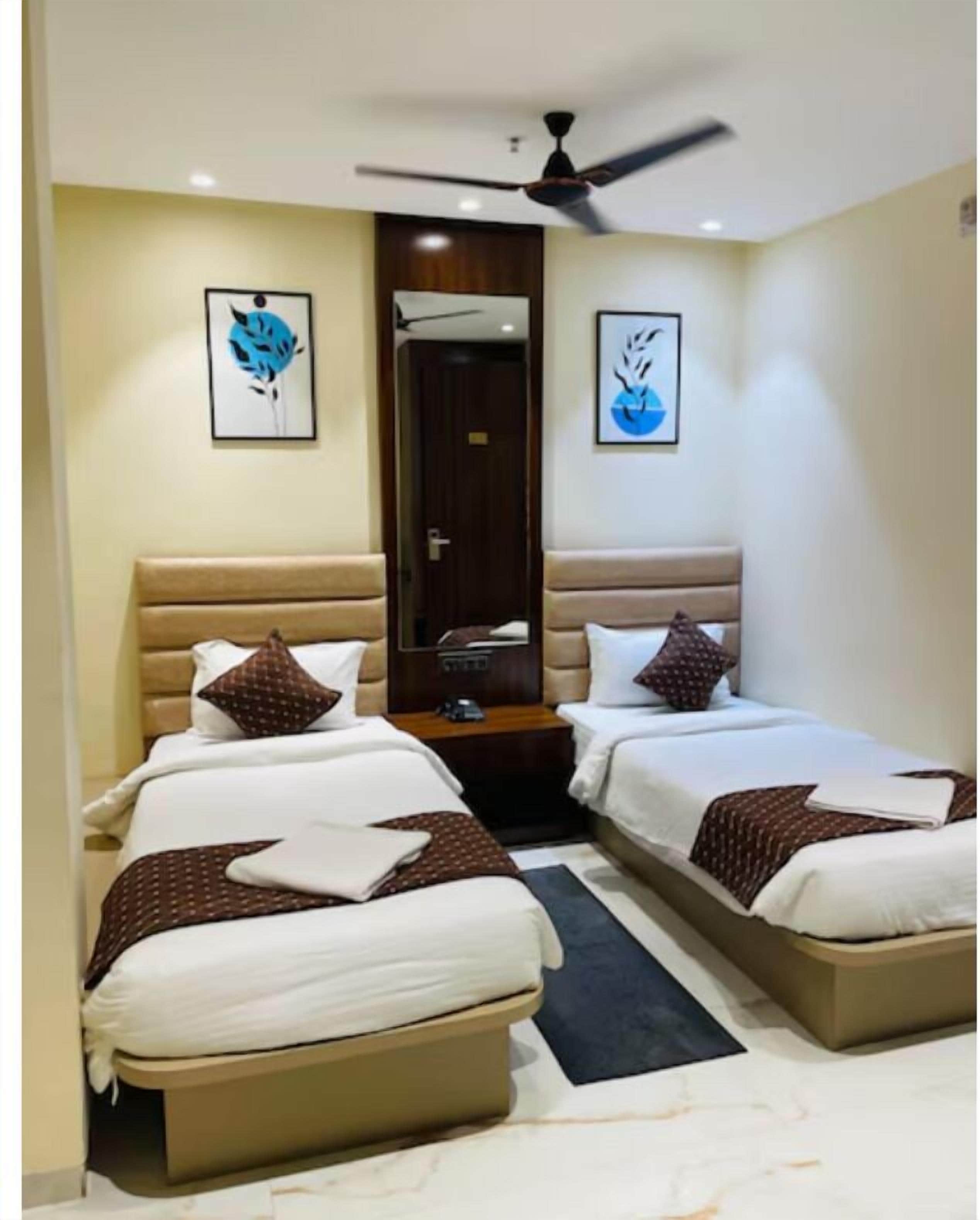 Quarto casal ou duplo empresarial | Roupas de cama premium, escrivaninha, espaço de trabalho para notebook