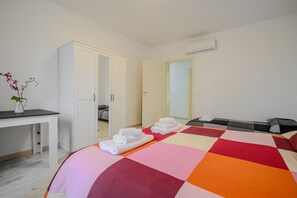 Unclassified image, 4 of 27, button