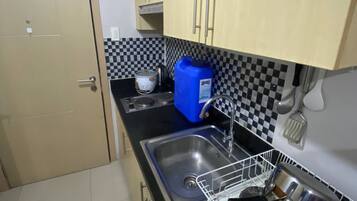 Fridge, microwave, stovetop