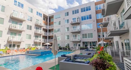 Luxury 2-Bed 2-Bath in Grandview