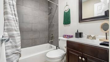 Dusche, Haartrockner, Handtücher