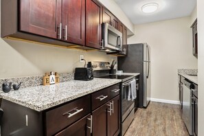 Fridge, oven, stovetop, dishwasher - Near OSU 2 bed! Summa (Columbus)