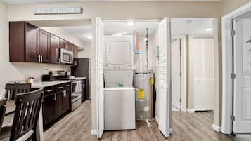 Refrigerador, horno, parrilla de estufa y lavavajillas