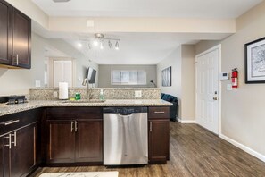 Fridge, oven, stovetop, dishwasher - Walking Distance to OSU and 2 Beds (Columbus)