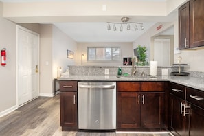 Kühlschrank, Ofen, Herdplatte, Geschirrspüler