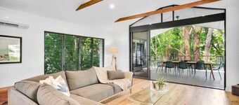 Pixie Haven- Coastal Bliss Meets Rainforest Tranquility – Luxurious Beachfront Escape