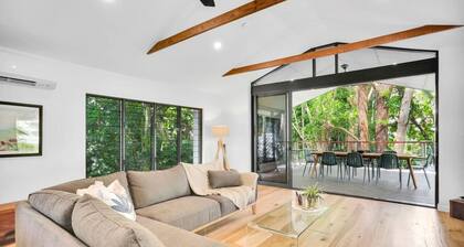 Pixie Haven- Coastal Bliss Meets Rainforest Tranquility – Luxurious Beachfront Escape