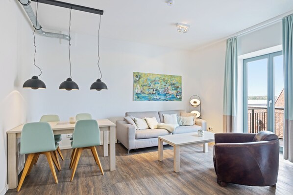 Fernseher, Stereoanlage