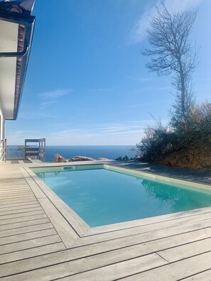 Pool - Appartement Spacieux, vue Splendide sur la mer Avec Piscine Privée (Sari-Solenzara)