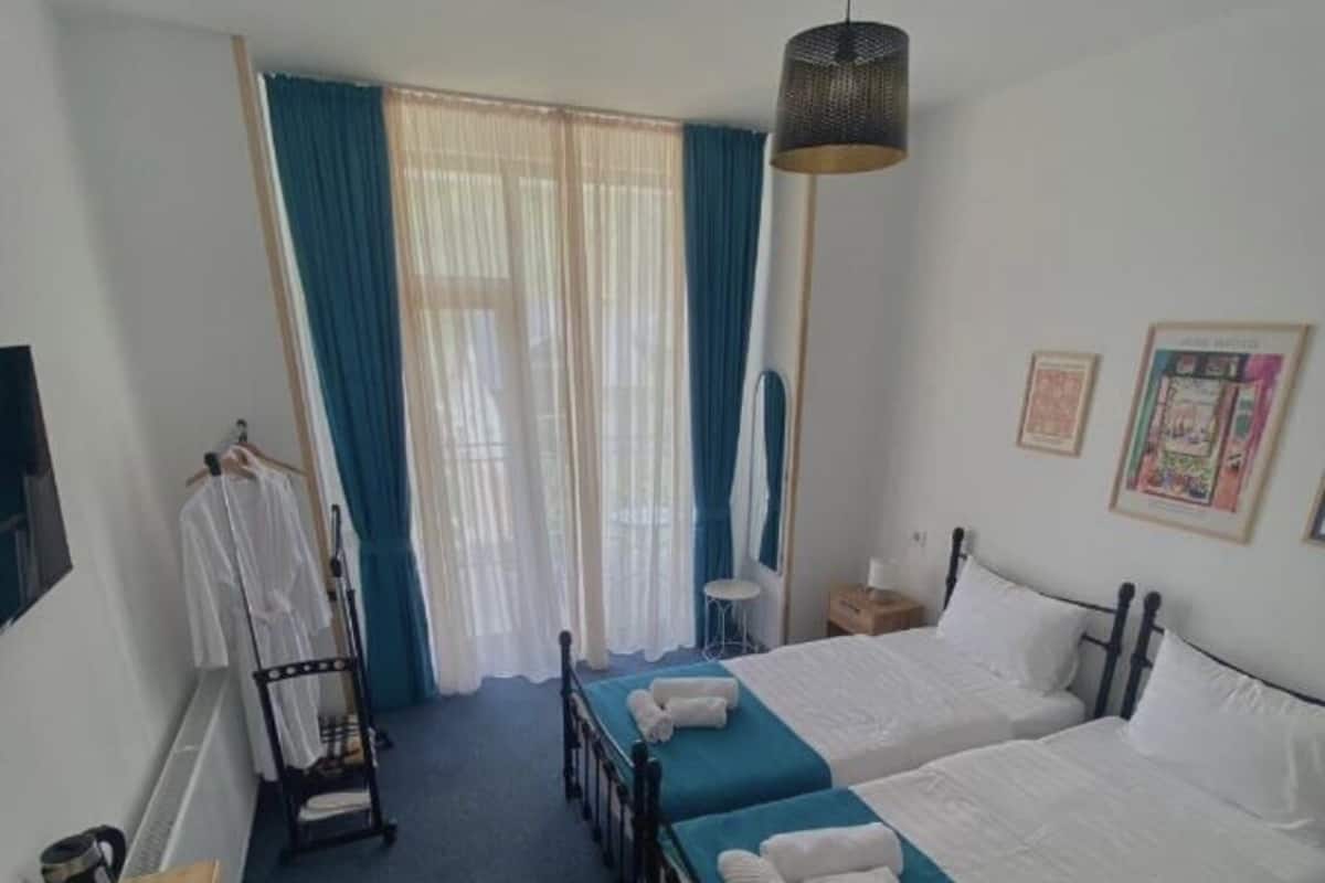 Chambre Standard Double ou avec lits jumeaux | Décoration personnalisée, bureau, chambres insonorisées, Wi-Fi gratuit