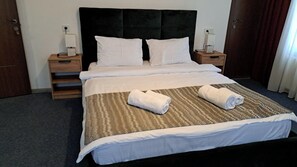 Kamar Double Deluks | Didekorasi berbeda-beda, meja kerja, kedap suara, dan Wi-Fi gratis