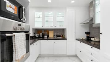 Appartement Ălite, balcon, vue ville | Cuisine privĂ©e