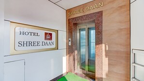 A hotel entrance with a sign reading "HOTEL SHREE DAAN" and an elevator. - Hotel Shree Daan (Vapi)