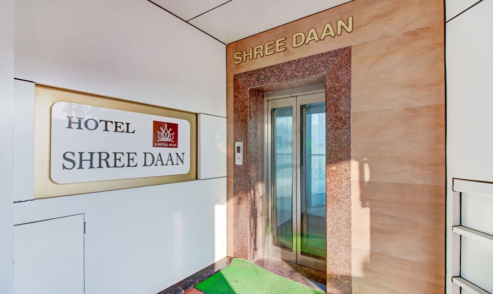 Hotel Shree Daan, Vapi: Hotel Reviews, Rooms & Prices | Hotels.com Hotel Shree Daan, Vapi: Hotel Reviews, Rooms & Prices | Hotels.com