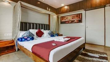 Premier Room | 1 bedroom, soundproofing, free WiFi